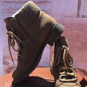 NEW... American Rag boots